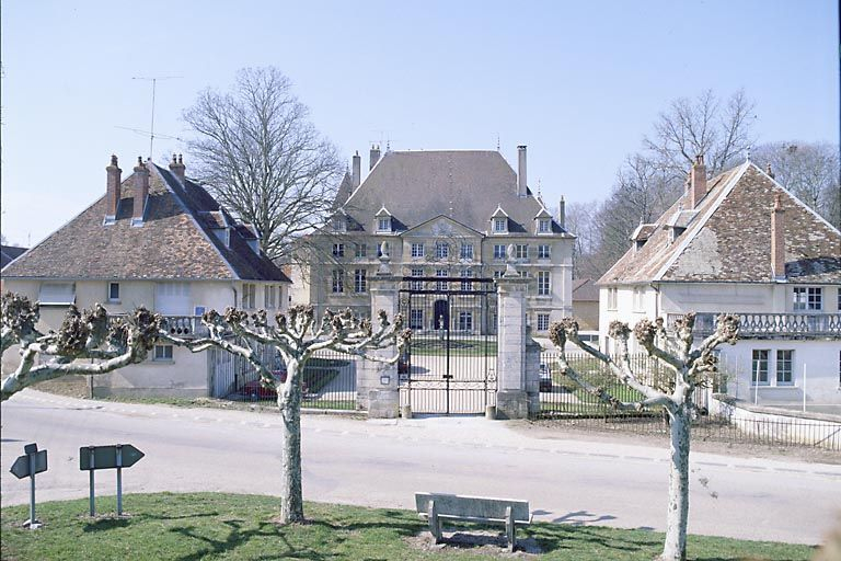 Vue d'ensemble depuis la rue. © Région Bourgogne-Franche-Comté, Inventaire du patrimoine