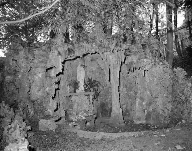 Vue de la grotte de Lourdes. © Région Bourgogne-Franche-Comté, Inventaire du patrimoine