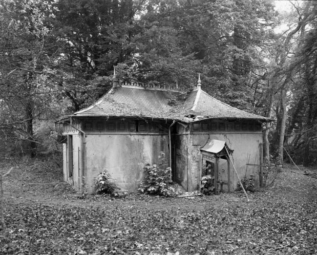 Vue rapprochée du pavillon de jardin (n° 3). © Région Bourgogne-Franche-Comté, Inventaire du patrimoine