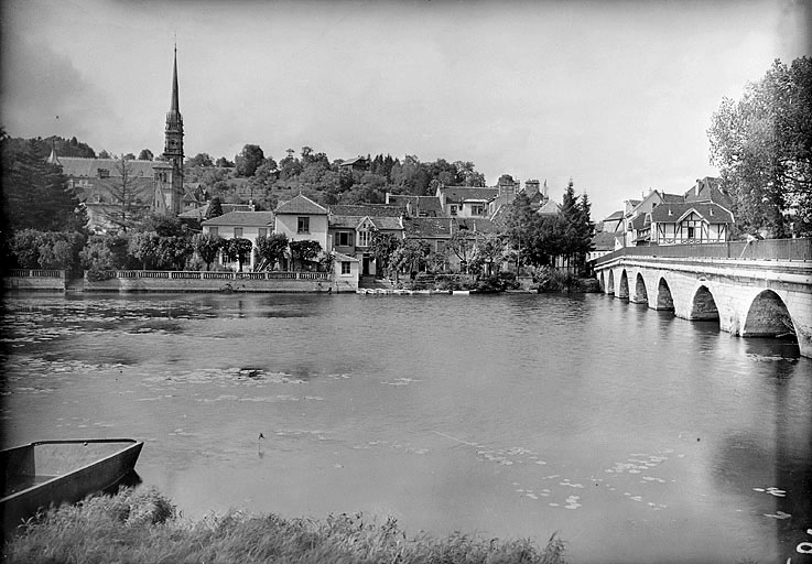 Grand Pont et quartier de la Neuve Ville, début 20e siècle. © Région Bourgogne-Franche-Comté, Inventaire du patrimoine Grand Pont et quartier de la Neuve Ville, début 20e siècle. © Région Bourgogne-Franche-Comté, Inventaire du patrimoine
