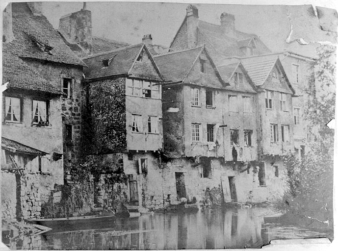 Façades sur la Lizaine des maisons 22 à 32 rue des Halles, années 1860-1870. © Région Bourgogne-Franche-Comté, Inventaire du patrimoine Façades sur la Lizaine des maisons 22 à 32 rue des Halles, années 1860-1870. © Région Bourgogne-Franche-Comté, Inventaire du patrimoine