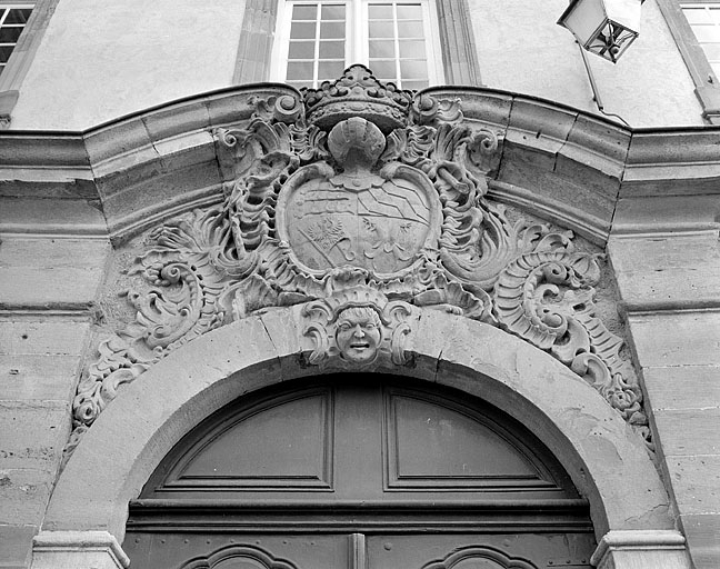 Détail du portail du corps de bâtiment principal. © Région Bourgogne-Franche-Comté, Inventaire du patrimoine