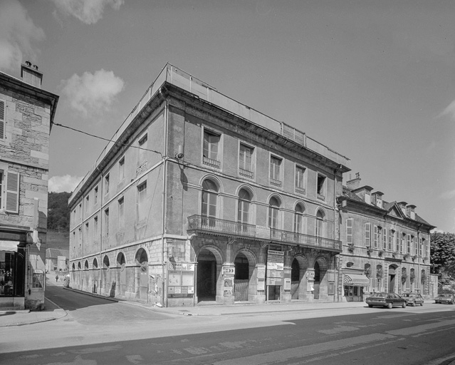 Façade : vue de trois quarts gauche © Région Bourgogne-Franche-Comté, Inventaire du patrimoine