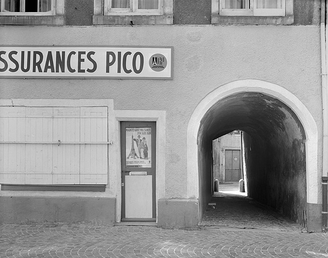 Passage public 32, rue de Belfort. © Région Bourgogne-Franche-Comté, Inventaire du patrimoine Passage public 32, rue de Belfort. © Région Bourgogne-Franche-Comté, Inventaire du patrimoine