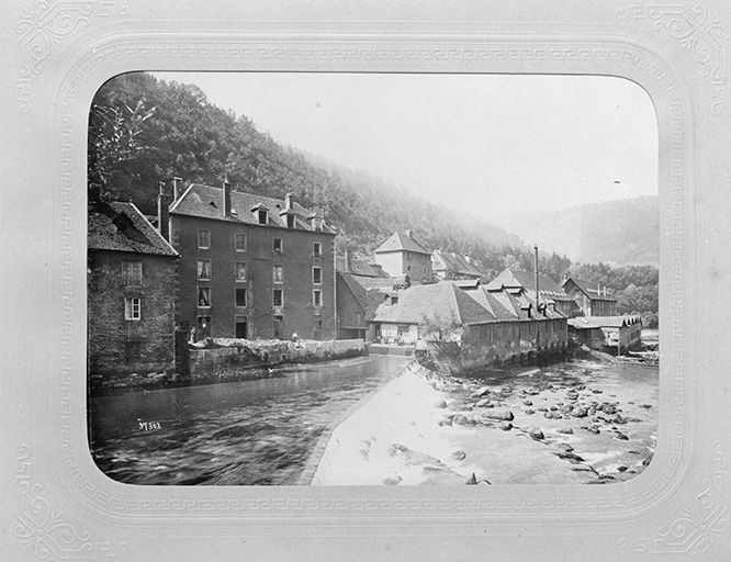 Usine du Haut depuis la rive droite, photogr. De Jongh Frères, 1899-1900. © Région Bourgogne-Franche-Comté, Inventaire du patrimoine Usine du Haut depuis la rive droite, photogr. De Jongh Frères, 1899-1900. © Région Bourgogne-Franche-Comté, Inventaire du patrimoine