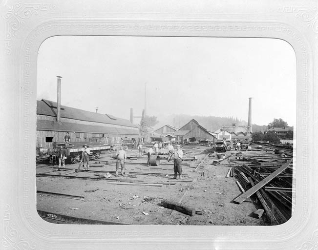 Ouvriers au travail entre l'atelier de construction (à gauche) et la cité ouvrière (à droite), à la fin du 19e siècle. © Région Bourgogne-Franche-Comté, Inventaire du patrimoine Ouvriers au travail entre l'atelier de construction (à gauche) et la cité ouvrière (à droite), à la fin du 19e siècle. © Région Bourgogne-Franche-Comté, Inventaire du patrimoine
