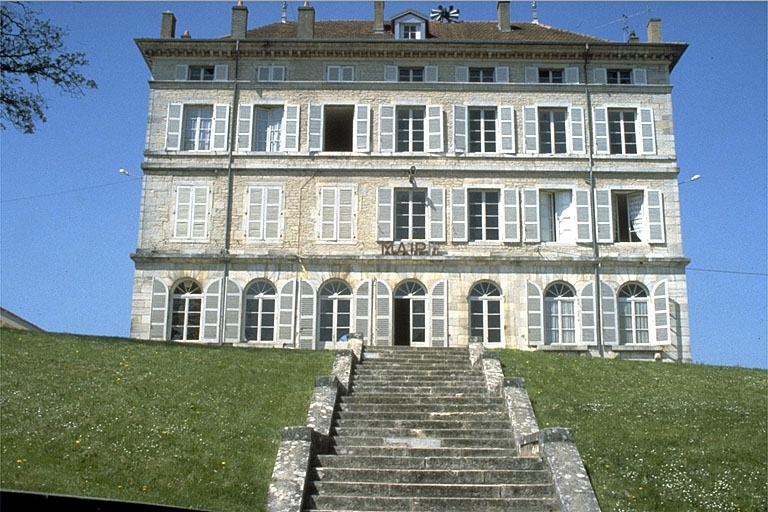 Façade antérieure du logement patronal. © Région Bourgogne-Franche-Comté, Inventaire du patrimoine Façade antérieure du logement patronal. © Région Bourgogne-Franche-Comté, Inventaire du patrimoine