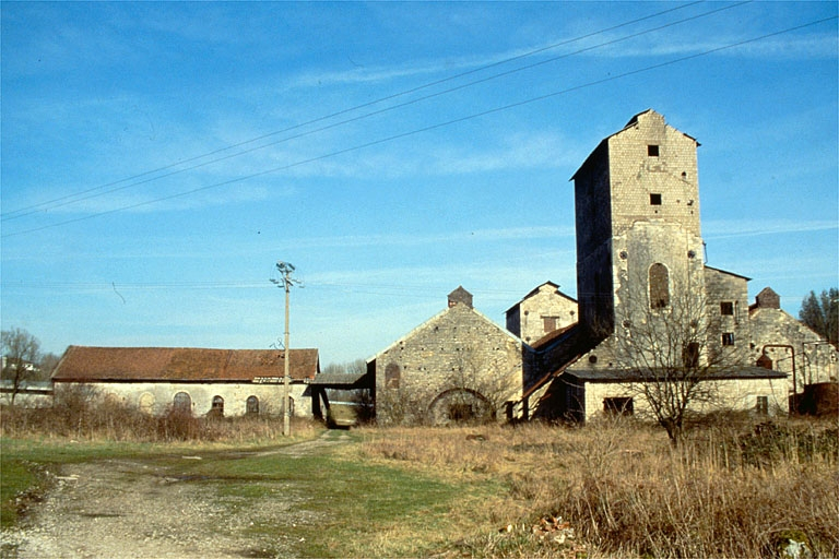 Vue d'ensemble depuis l'ouest : salle des machines (A) et atelier de fabrication. © Région Bourgogne-Franche-Comté, Inventaire du patrimoine