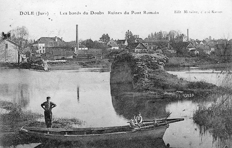Dole (Jura) - Les Bords du Doubs. Ruines du Pont Romain. © Région Bourgogne-Franche-Comté, Inventaire du patrimoine