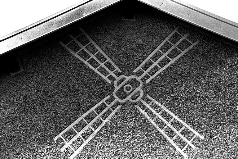 Atelier de fabrication : ailes de moulin gravées. © Région Bourgogne-Franche-Comté, Inventaire du patrimoine