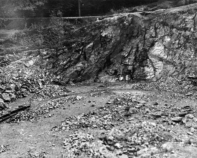 Le front de taille de la carrière. © Région Bourgogne-Franche-Comté, Inventaire du patrimoine
