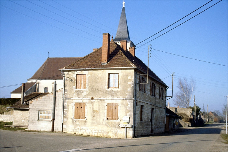 Vue d'ensemble, depuis le sud. © Région Bourgogne-Franche-Comté, Inventaire du patrimoine