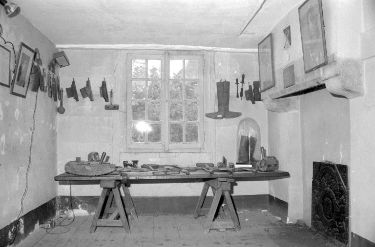 Rez-de-chaussée : intérieur de l'atelier de corroierie. © Région Bourgogne-Franche-Comté, Inventaire du patrimoine Rez-de-chaussée : intérieur de l'atelier de corroierie. © Région Bourgogne-Franche-Comté, Inventaire du patrimoine