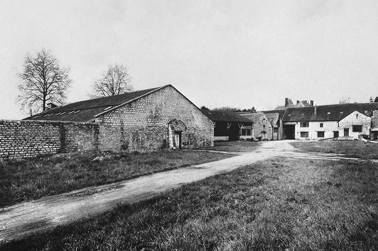 Bâtiments (H et J) et bureau (ancien moulin). © Région Bourgogne-Franche-Comté, Inventaire du patrimoine Bâtiments (H et J) et bureau (ancien moulin). © Région Bourgogne-Franche-Comté, Inventaire du patrimoine