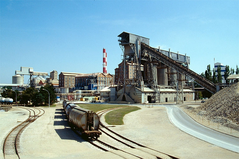 Caisses à soude, soudière et fours à chaux vus du nord-ouest. © Région Bourgogne-Franche-Comté, Inventaire du patrimoine Caisses à soude, soudière et fours à chaux vus du nord-ouest. © Région Bourgogne-Franche-Comté, Inventaire du patrimoine