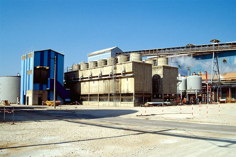 Tours de réfrigération (38) de l'usine d'électrolyse. © Région Bourgogne-Franche-Comté, Inventaire du patrimoine Tours de réfrigération (38) de l'usine d'électrolyse. © Région Bourgogne-Franche-Comté, Inventaire du patrimoine