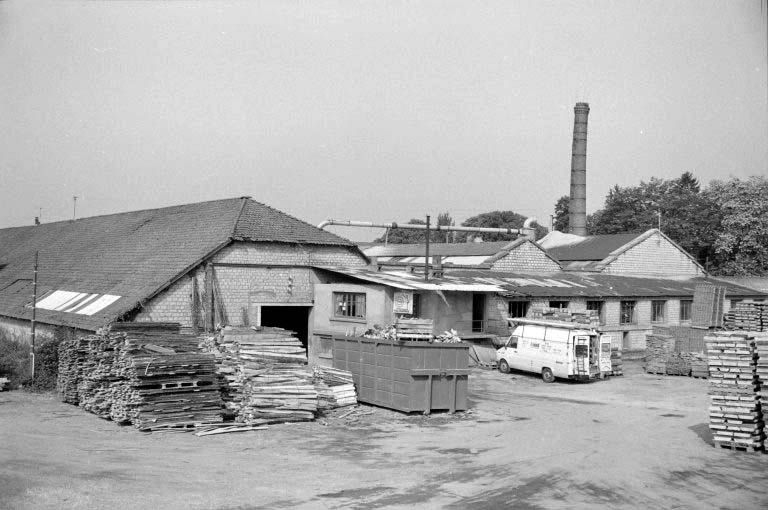 Ateliers de fabrication L, M et N (fabrique de palettes Bourgeois : 5, 7, 9 et 10), vus de trois quarts gauche. © Région Bourgogne-Franche-Comté, Inventaire du patrimoine Ateliers de fabrication L, M et N (fabrique de palettes Bourgeois : 5, 7, 9 et 10), vus de trois quarts gauche. © Région Bourgogne-Franche-Comté, Inventaire du patrimoine
