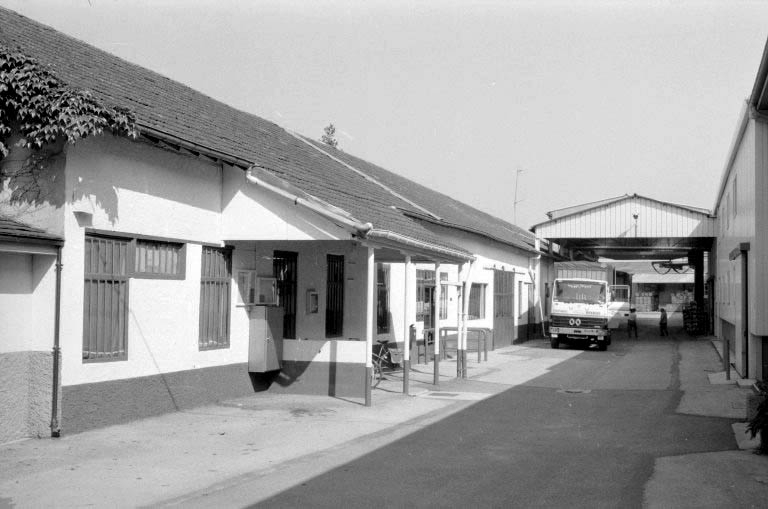 Magasin de commerce (I) et passage couvert. © Région Bourgogne-Franche-Comté, Inventaire du patrimoine
