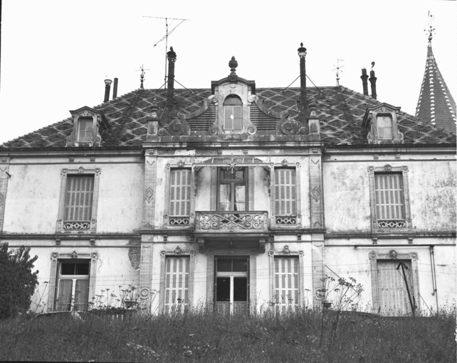 Logement patronal. Détail de la façade antérieure en 1989. © Région Bourgogne-Franche-Comté, Inventaire du patrimoine