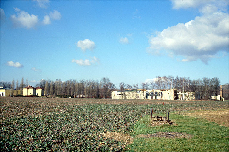 Local du comité d'entreprise : vue d'ensemble depuis l'est. © Région Bourgogne-Franche-Comté, Inventaire du patrimoine Local du comité d'entreprise : vue d'ensemble depuis l'est. © Région Bourgogne-Franche-Comté, Inventaire du patrimoine
