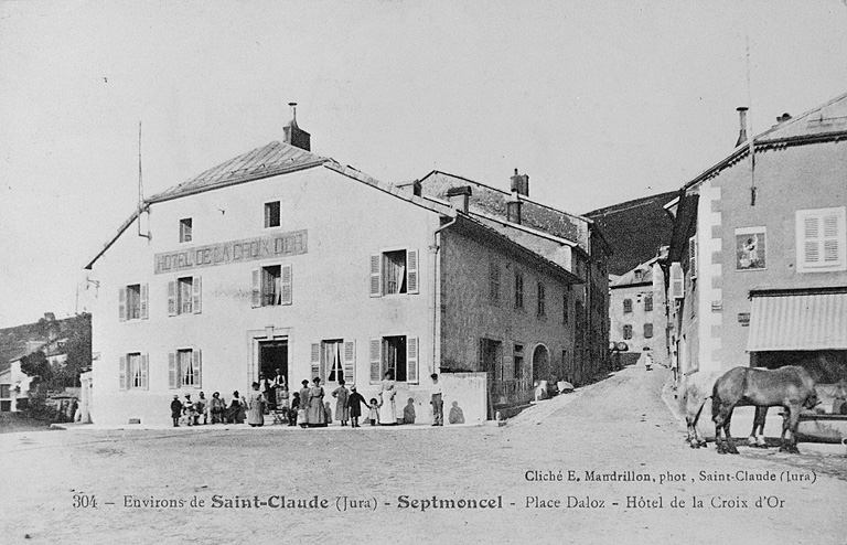 Environs de Saint-Claude - Septmoncel - Place Daloz - Hôtel de la Croix d'Or. © Région Bourgogne-Franche-Comté, Inventaire du patrimoine