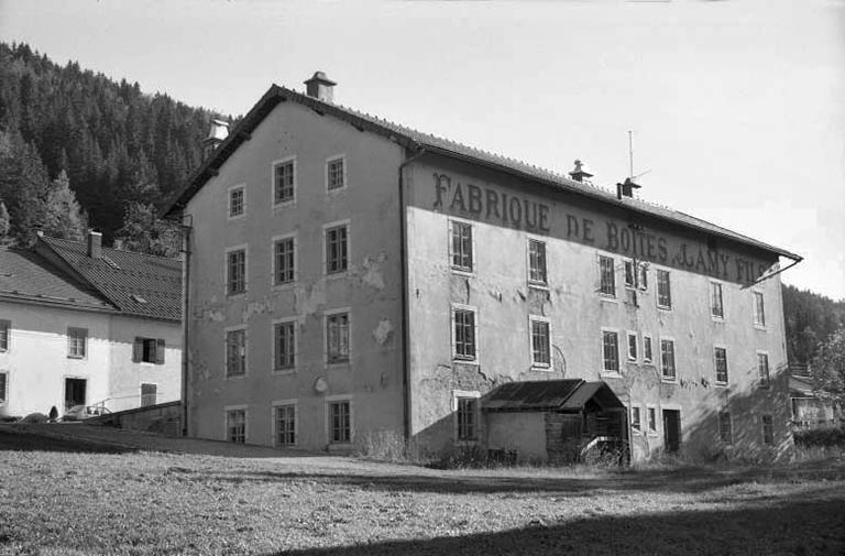 Façades postérieure et latérale droite de l'atelier de fabrication. © Région Bourgogne-Franche-Comté, Inventaire du patrimoine Façades postérieure et latérale droite de l'atelier de fabrication. © Région Bourgogne-Franche-Comté, Inventaire du patrimoine
