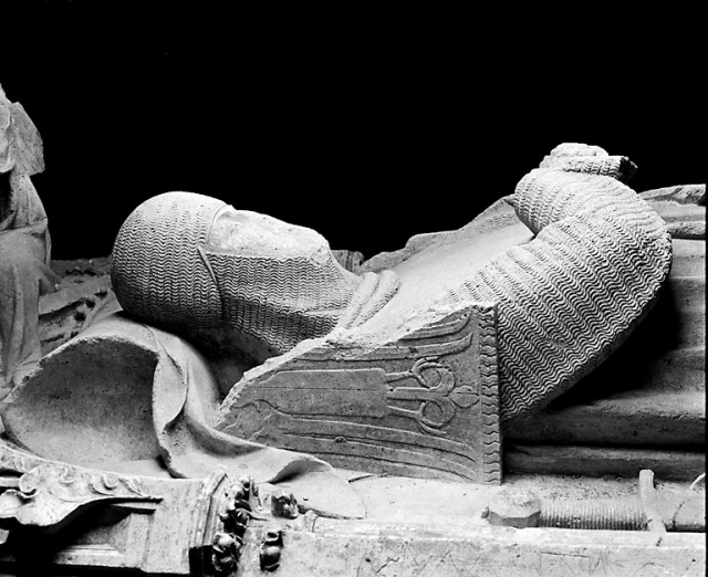 Détail : buste de Renaud de Bourgogne, profil droit. © Région Bourgogne-Franche-Comté, Inventaire du patrimoine