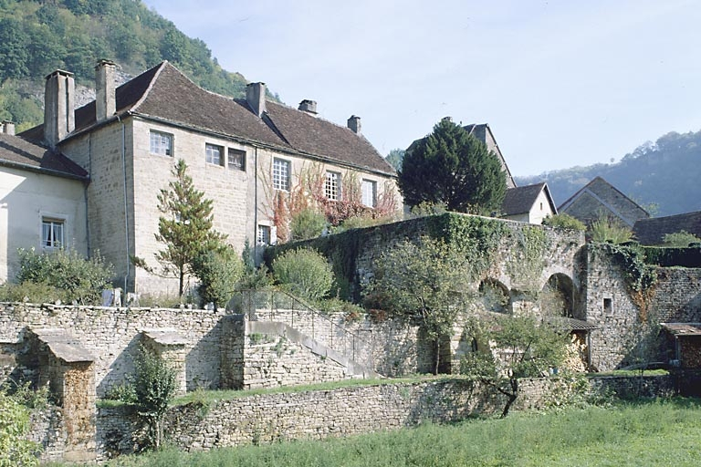Face sud des maisons des chanoines. © Région Bourgogne-Franche-Comté, Inventaire du patrimoine