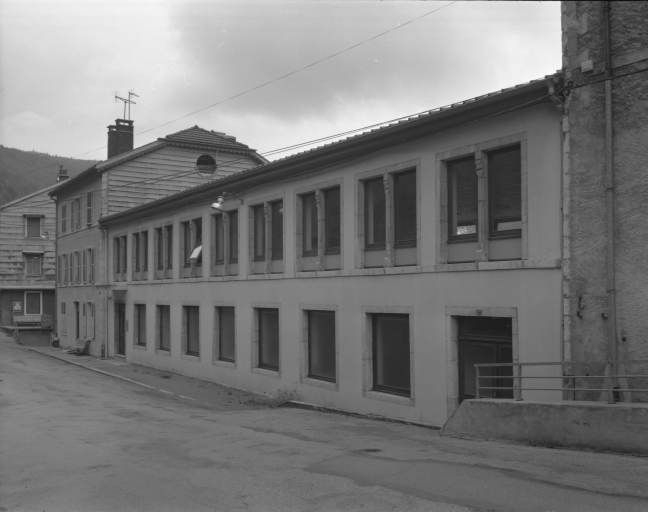 Immeuble aval et atelier de fabrication des années 1850. © Région Bourgogne-Franche-Comté, Inventaire du patrimoine Immeuble aval et atelier de fabrication des années 1850. © Région Bourgogne-Franche-Comté, Inventaire du patrimoine