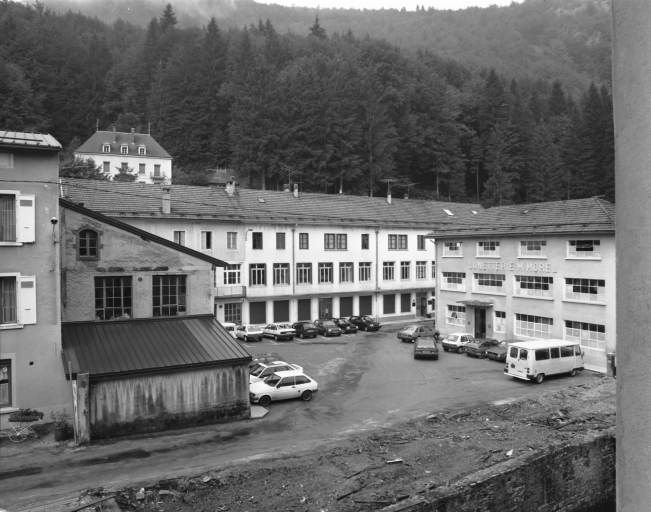 Vue d'ensemble depuis l'est. © Région Bourgogne-Franche-Comté, Inventaire du patrimoine Vue d'ensemble depuis l'est. © Région Bourgogne-Franche-Comté, Inventaire du patrimoine