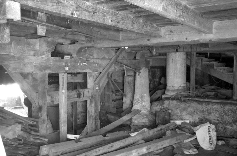 Transmission, support des meules et colonnes (2e étage de soubassement). © Région Bourgogne-Franche-Comté, Inventaire du patrimoine