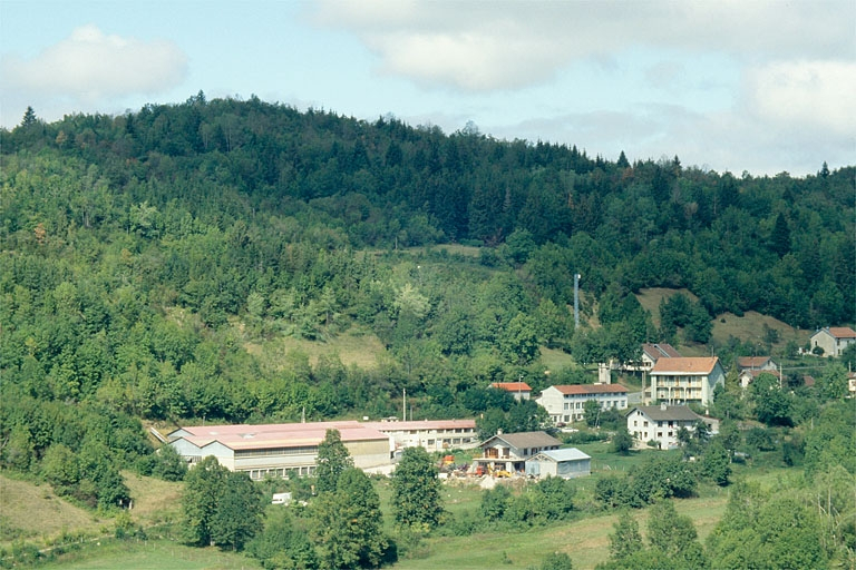 Vue d'ensemble depuis le sud-est. © Région Bourgogne-Franche-Comté, Inventaire du patrimoine