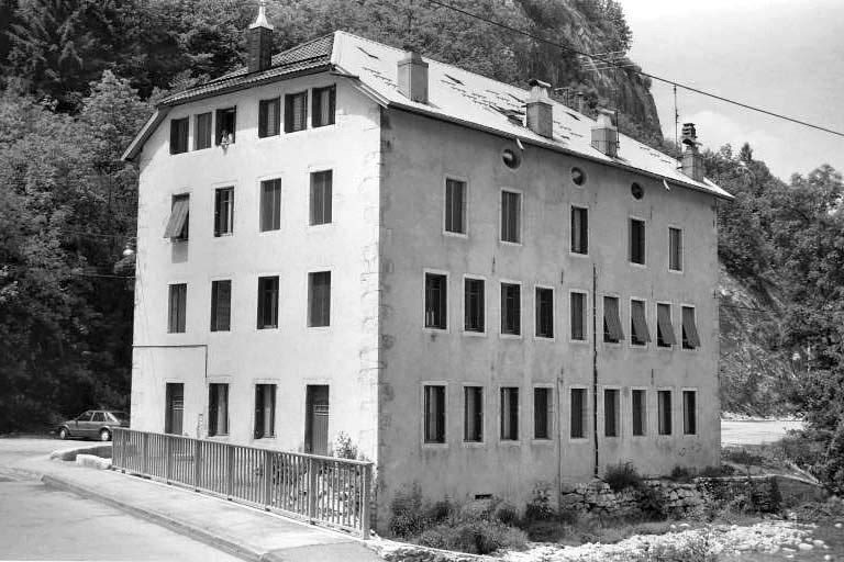 Façades antérieure et latérale droite. © Région Bourgogne-Franche-Comté, Inventaire du patrimoine Façades antérieure et latérale droite. © Région Bourgogne-Franche-Comté, Inventaire du patrimoine