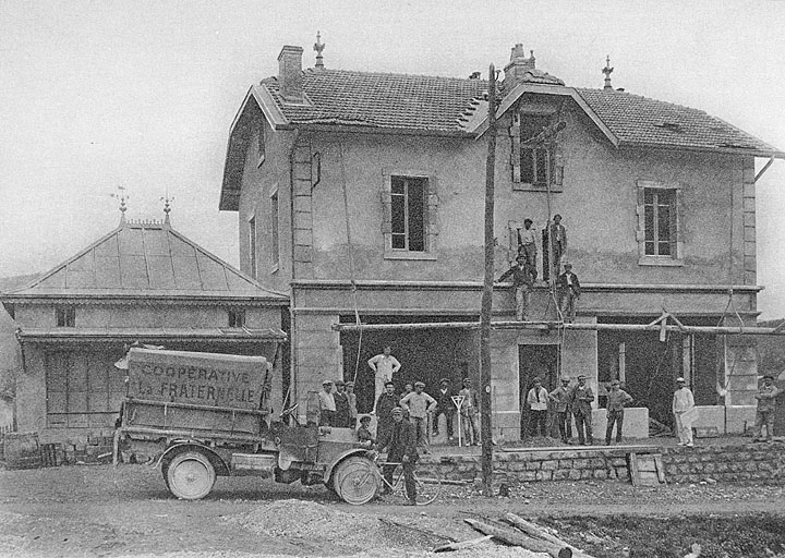 La Fraternelle, Société coopérative d'alimentation ; succursale de Chassal - Immeuble en construction. © Région Bourgogne-Franche-Comté, Inventaire du patrimoine