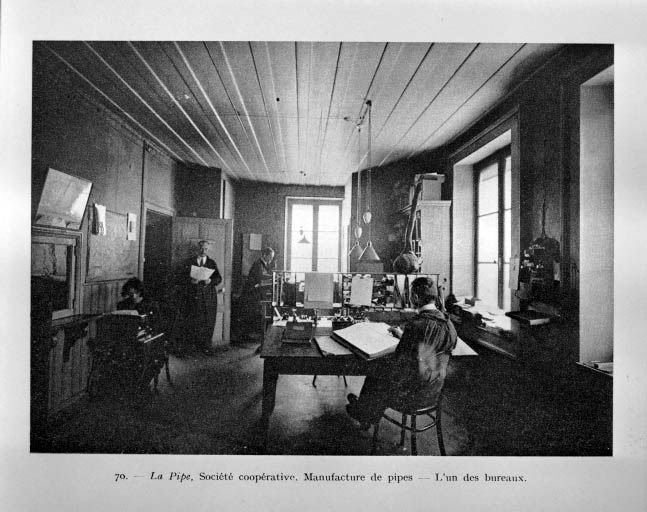 La Pipe, Société coopérative. Manufacture de pipes - L'un des bureaux, s.d. [vers 1922]. © Région Bourgogne-Franche-Comté, Inventaire du patrimoine