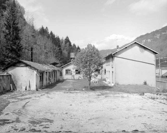 Au premier plan, emplacement du gazomètre. © Région Bourgogne-Franche-Comté, Inventaire du patrimoine