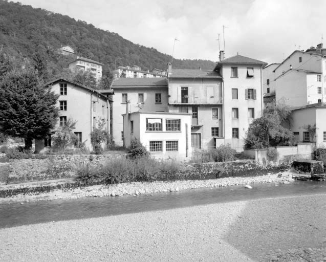 Bâtiments vus du sud-est. © Région Bourgogne-Franche-Comté, Inventaire du patrimoine Bâtiments vus du sud-est. © Région Bourgogne-Franche-Comté, Inventaire du patrimoine