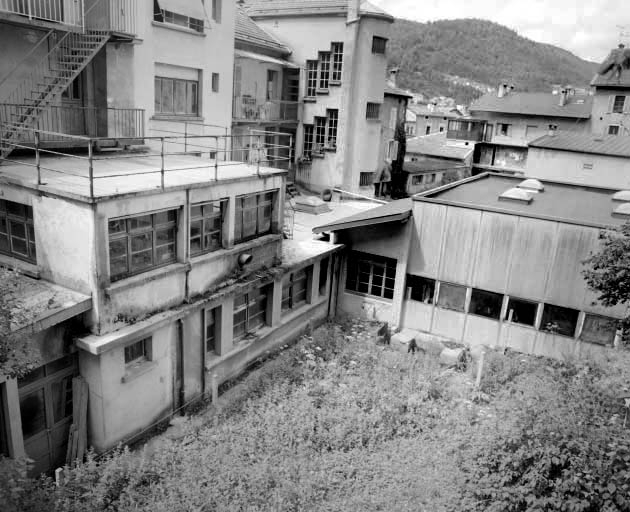 Ateliers de fabrication. Atelier de 1967 à droite. © Région Bourgogne-Franche-Comté, Inventaire du patrimoine