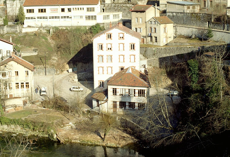 Immeuble (ancienne maison Vuillard) et atelier de fabrication Martena : façade latérale droite. © Région Bourgogne-Franche-Comté, Inventaire du patrimoine