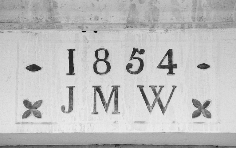 Bureau : linteau daté. © Région Bourgogne-Franche-Comté, Inventaire du patrimoine