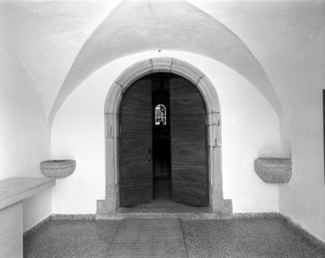 Le vestibule sous la tour-clocher. © Région Bourgogne-Franche-Comté, Inventaire du patrimoine Le vestibule sous la tour-clocher. © Région Bourgogne-Franche-Comté, Inventaire du patrimoine
