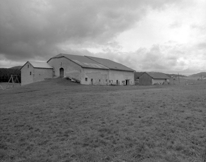 Façade postérieure des deux fermes mitoyennes. © Région Bourgogne-Franche-Comté, Inventaire du patrimoine