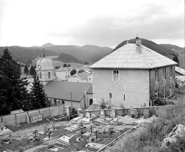 Extérieur : vue de situation depuis le sud-est. © Région Bourgogne-Franche-Comté, Inventaire du patrimoine
