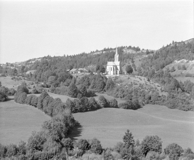 Vue de situation depuis l'est. © Région Bourgogne-Franche-Comté, Inventaire du patrimoine Vue de situation depuis l'est. © Région Bourgogne-Franche-Comté, Inventaire du patrimoine