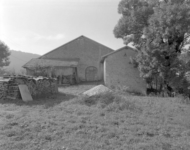 Face droite de la ferme avec ses extensions. © Région Bourgogne-Franche-Comté, Inventaire du patrimoine