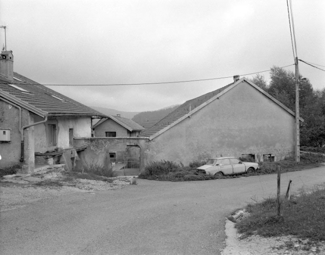 Vue générale de l'accès à la maison. © Région Bourgogne-Franche-Comté, Inventaire du patrimoine