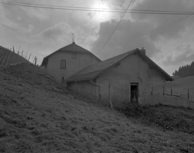 La porcherie et la face gauche de la fromagerie. © Région Bourgogne-Franche-Comté, Inventaire du patrimoine