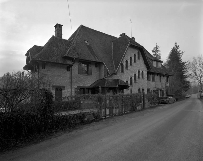 Façade antérieure du logement patronal de trois quarts gauche. © Région Bourgogne-Franche-Comté, Inventaire du patrimoine