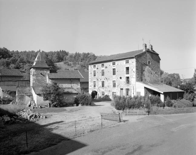 Vue d'ensemble depuis l'est. © Région Bourgogne-Franche-Comté, Inventaire du patrimoine