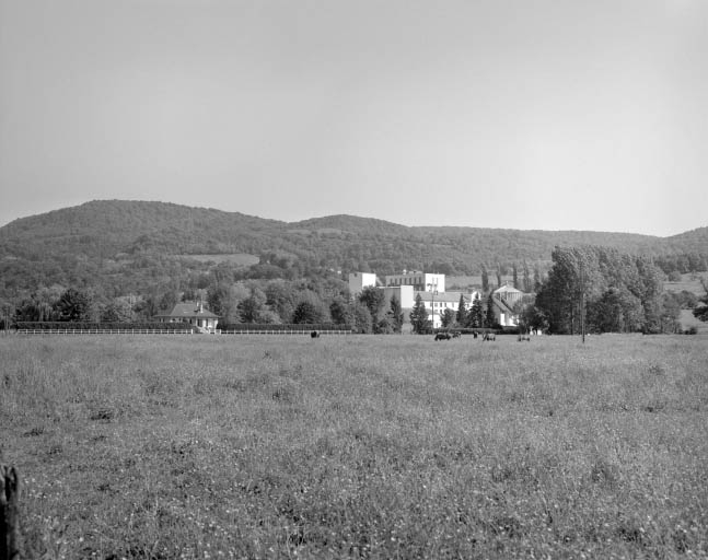 Vue d'ensemble depuis le nord-ouest. © Région Bourgogne-Franche-Comté, Inventaire du patrimoine